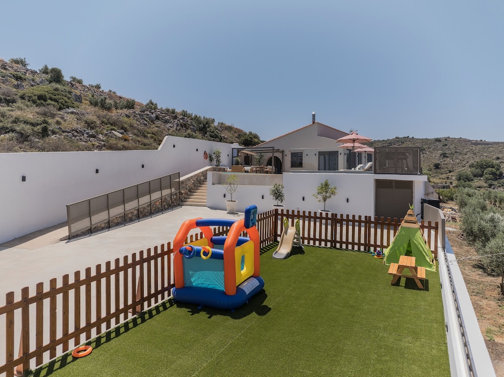 Luxury Villa Maximus - With Private Heated Pool