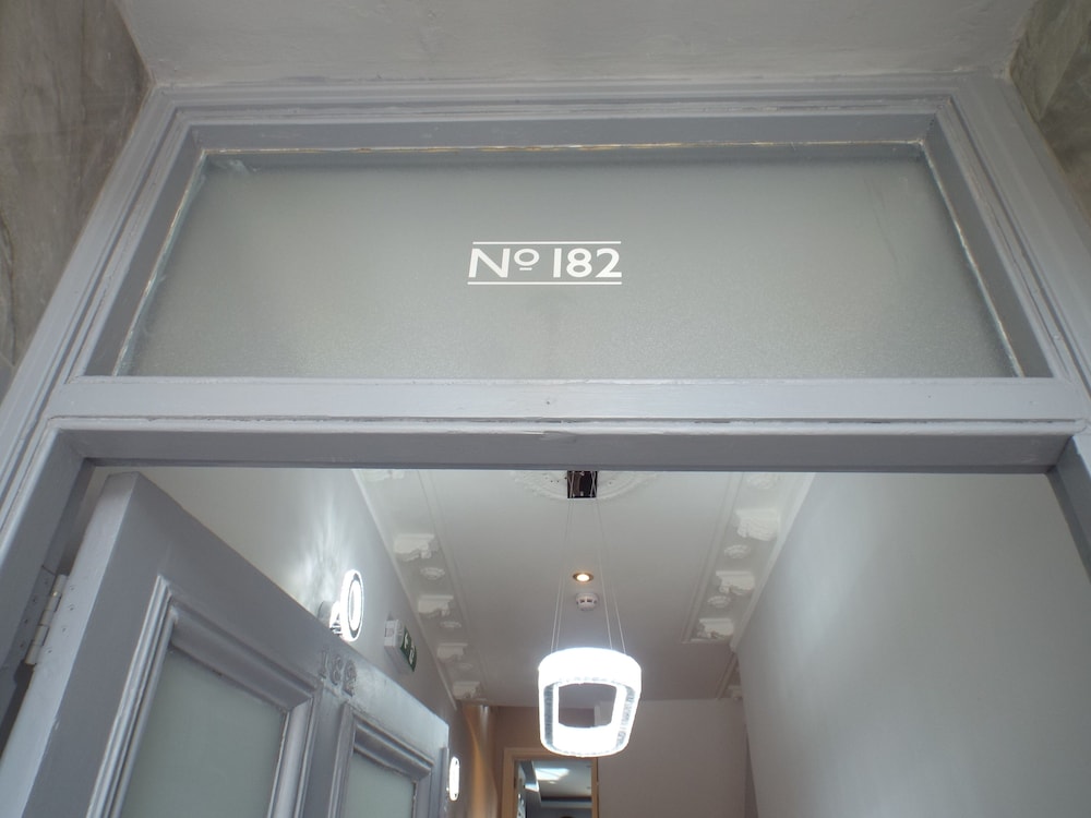 The Pond House - Ensuite Rooms