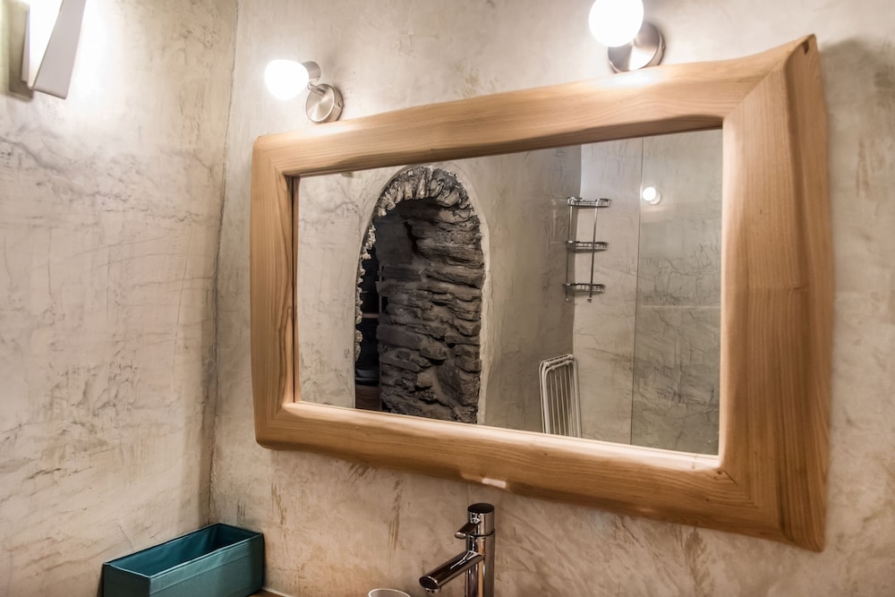 Tinos Pegion House