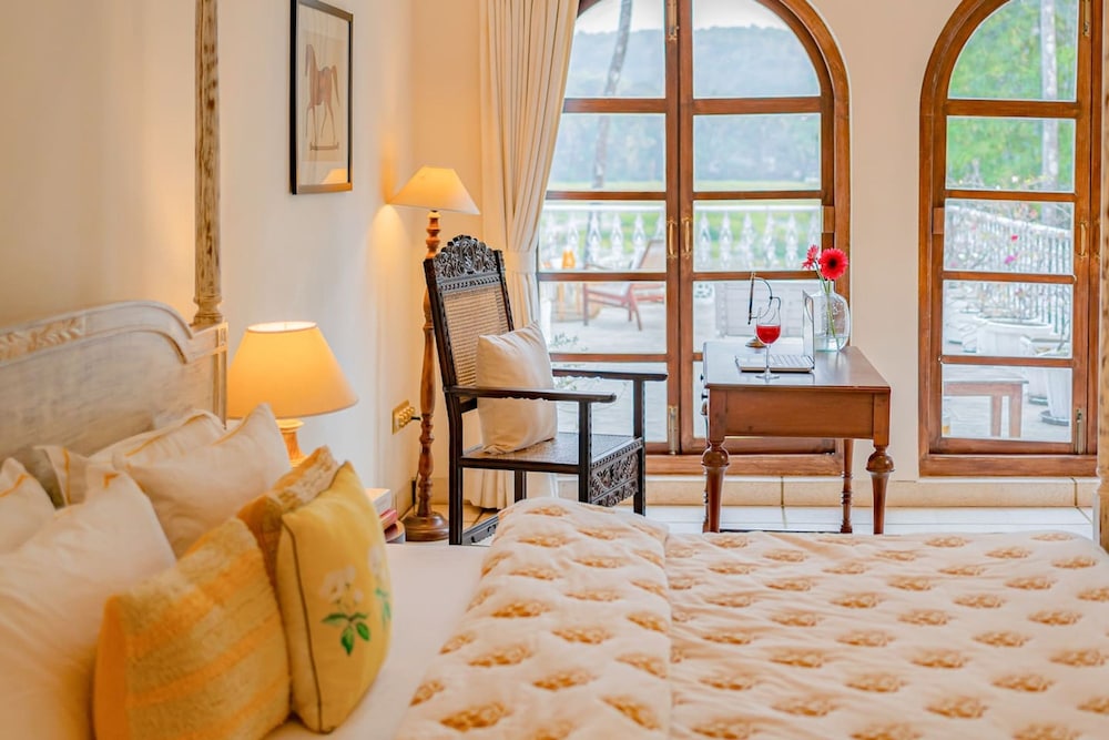 Loto Bianco by Hireavilla -4br w Pvt Pool Siolim