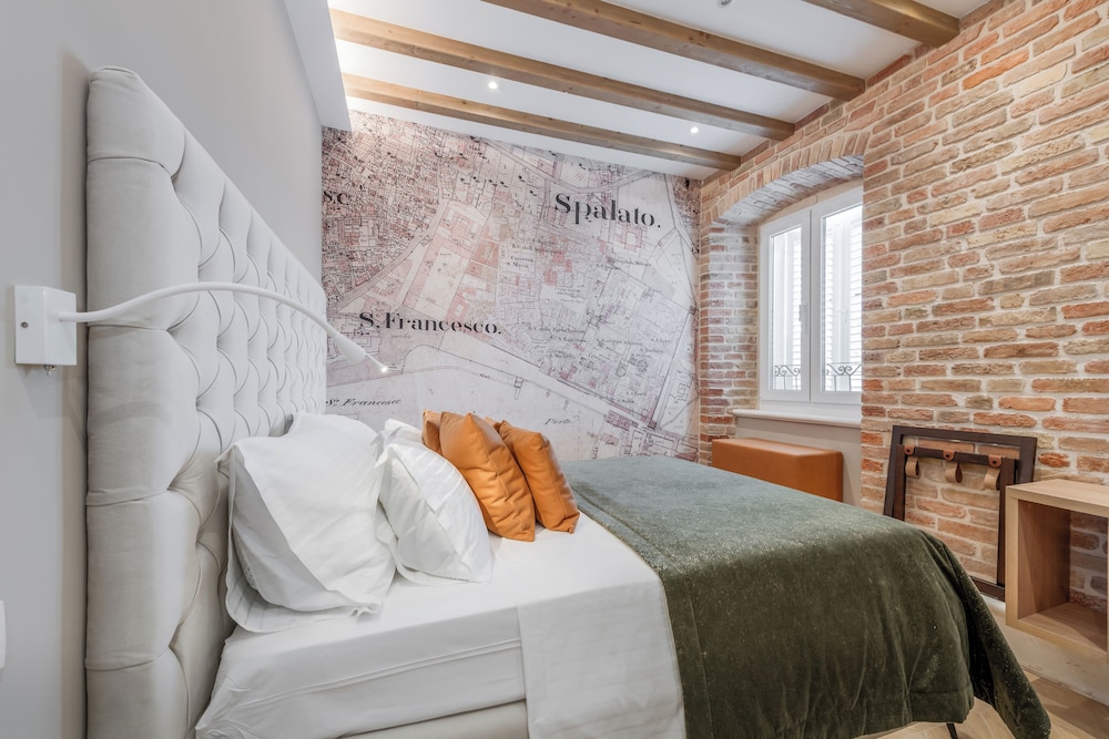 Grand Palace Luxury Retreat - Tale Of The Sea