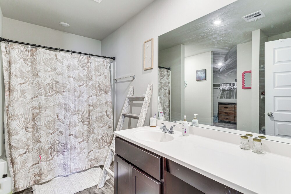 OKC Area Home: 22 Mi to Downtown
