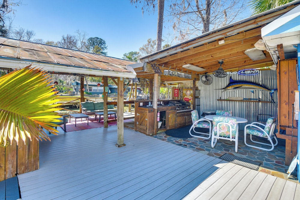 < 1 Mi to Boat Ramp: Canal-front Retreat in Astor!