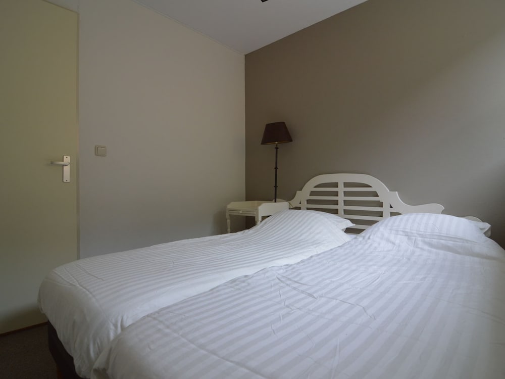 Holiday Home in the Veluwe in Nature view 5