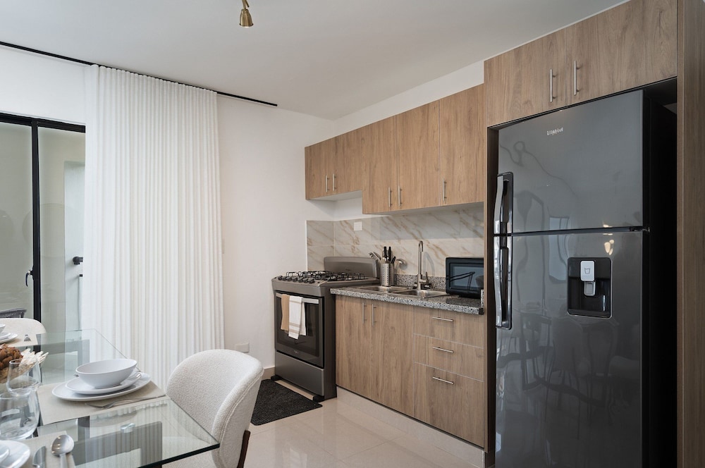 Plaza Colonial Residence By YellowKey