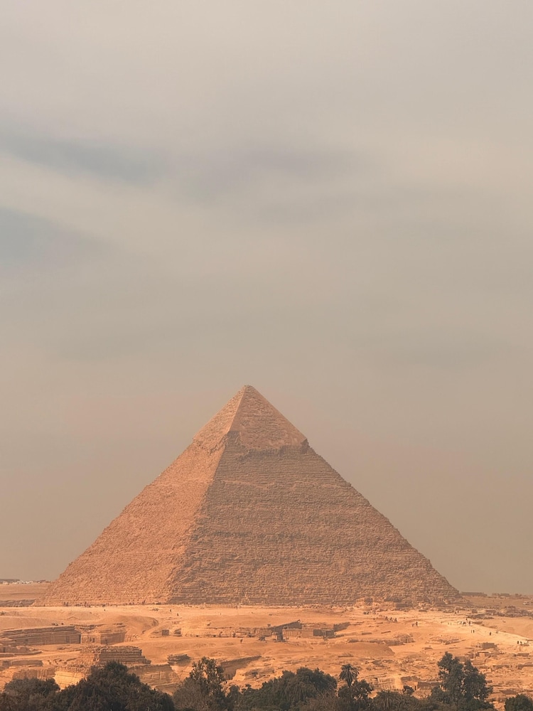 Topaz Pyramids view inn