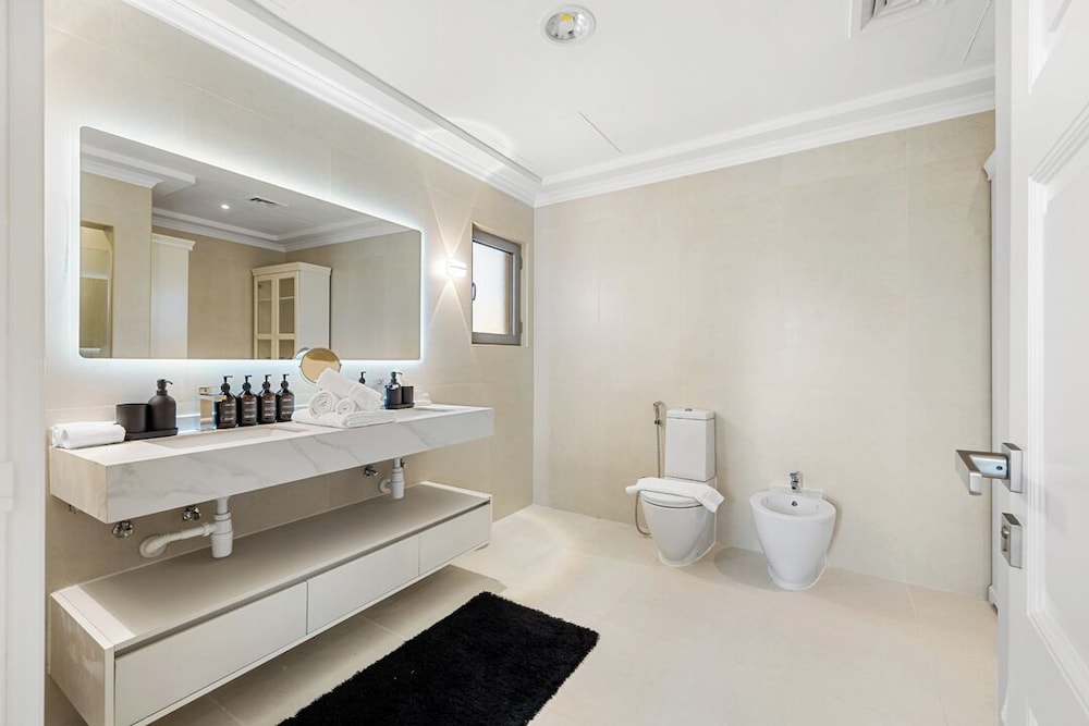 5BR M Private Villa Direct Beach Access