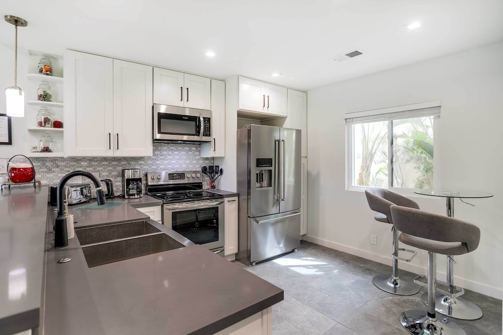 Golf Haven w/ Pool Access - 5 Mi to Palm Springs