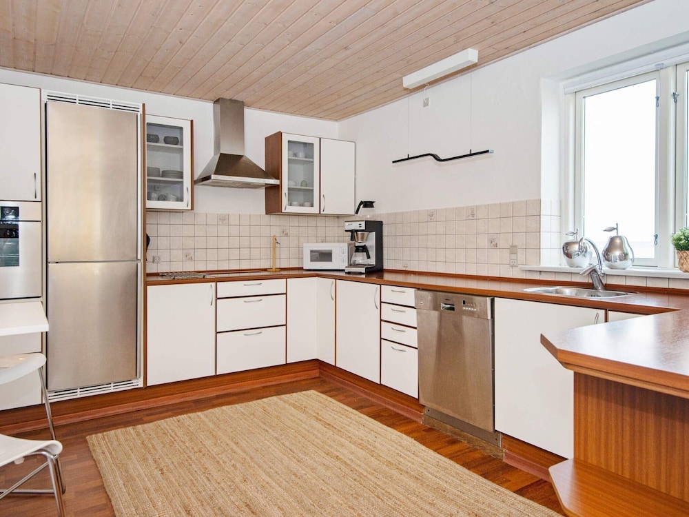 6 Person Holiday Home in Glesborg view 4