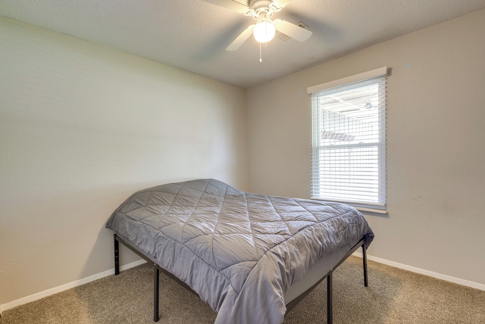 12 Mi to St Louis: Pet-friendly Metro East Home