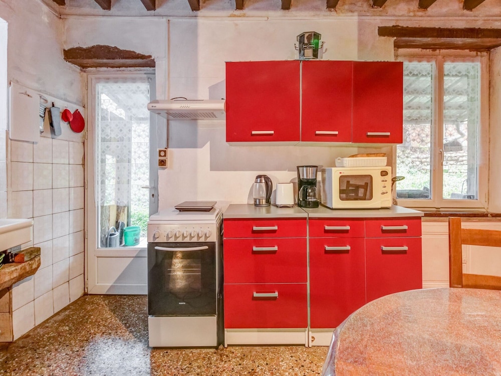 Traditional Holiday Home in Brinon sur Beuvron