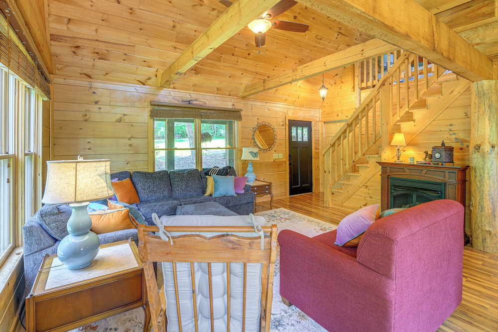 Blue Ridge Mtns Retreat w/ Views, 1 Mi to Parkway!