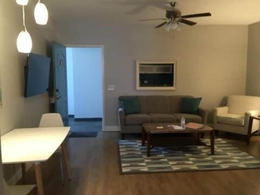 The Acorn Suites