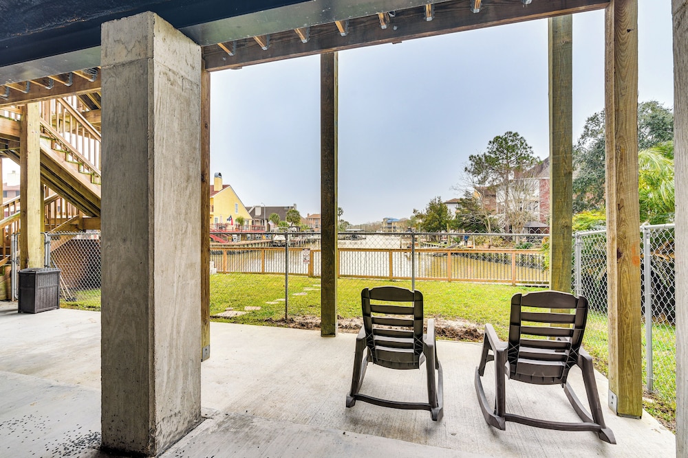 7 Mi to Kemah Boardwalk: Waterfront Houston Condo