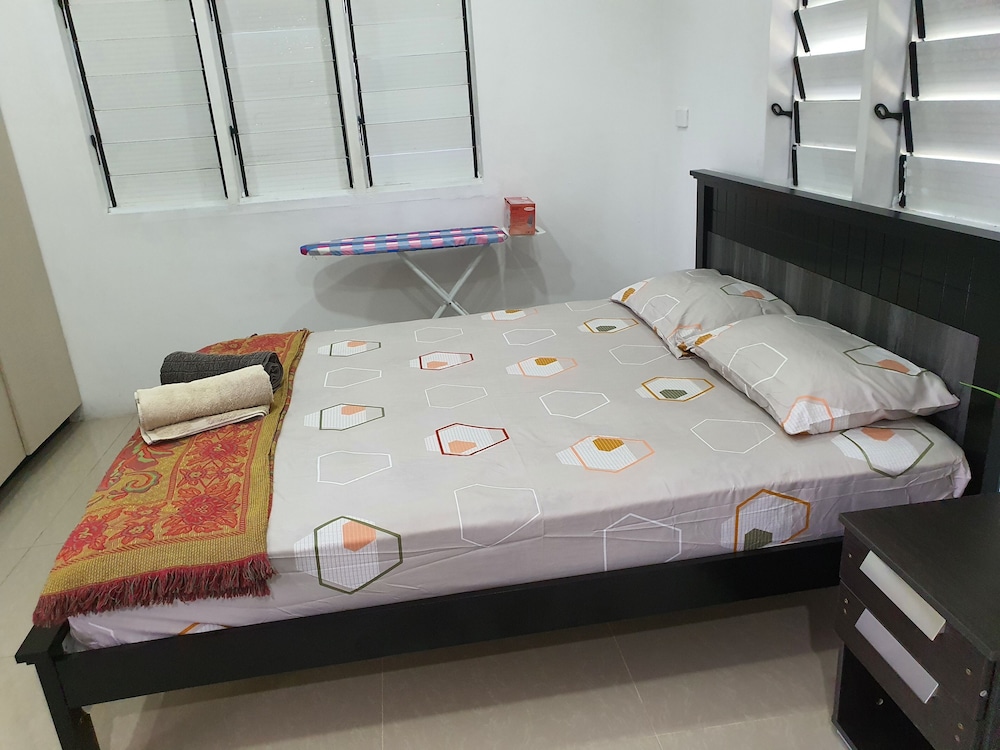 Master Bedroom with Shared Kitchen - view 19