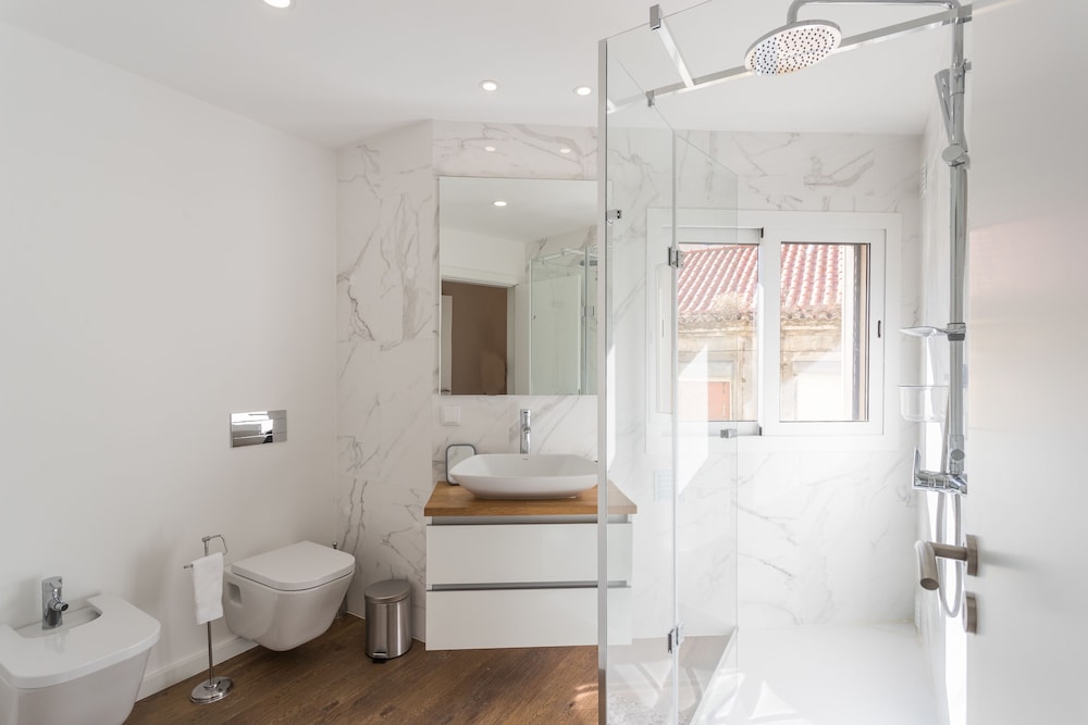 Alfama Lounge Three-Bedroom Apartment w/ River View and Parking - by LU Holidays