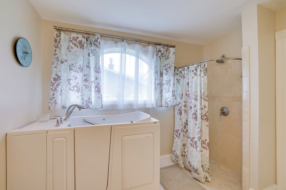 1 Mi to Beach: Nature Paradise in Lake View!