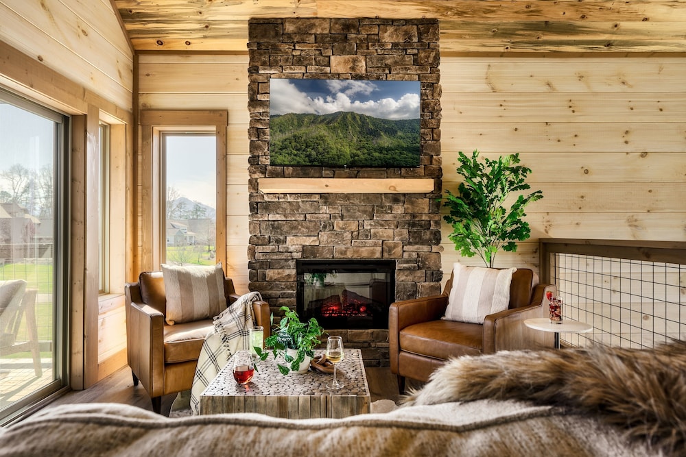 The Luxe 4 Bedroom Cabin
