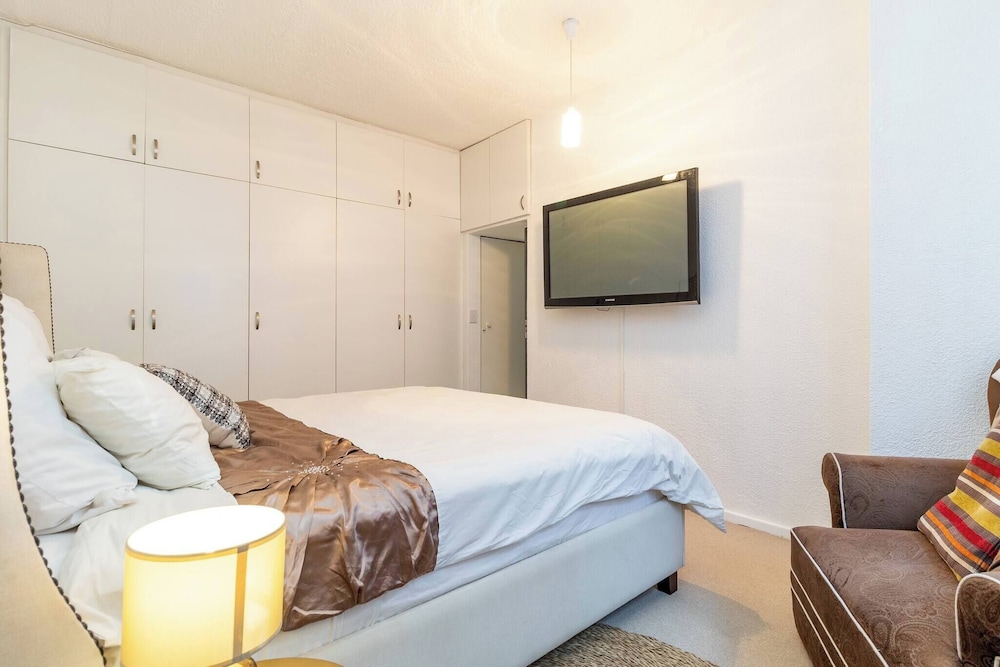 Charming Garden Cottage, Campsbay, Cape Town