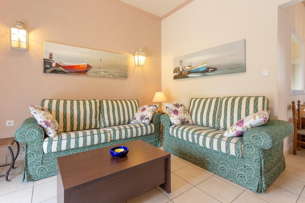 Fay Apartment Walk to Beach Sea Views A C Wifi Car Not Required - 2617 view 4