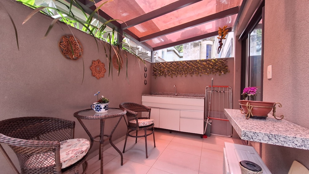 Apto moderno com miniquintal e piscina