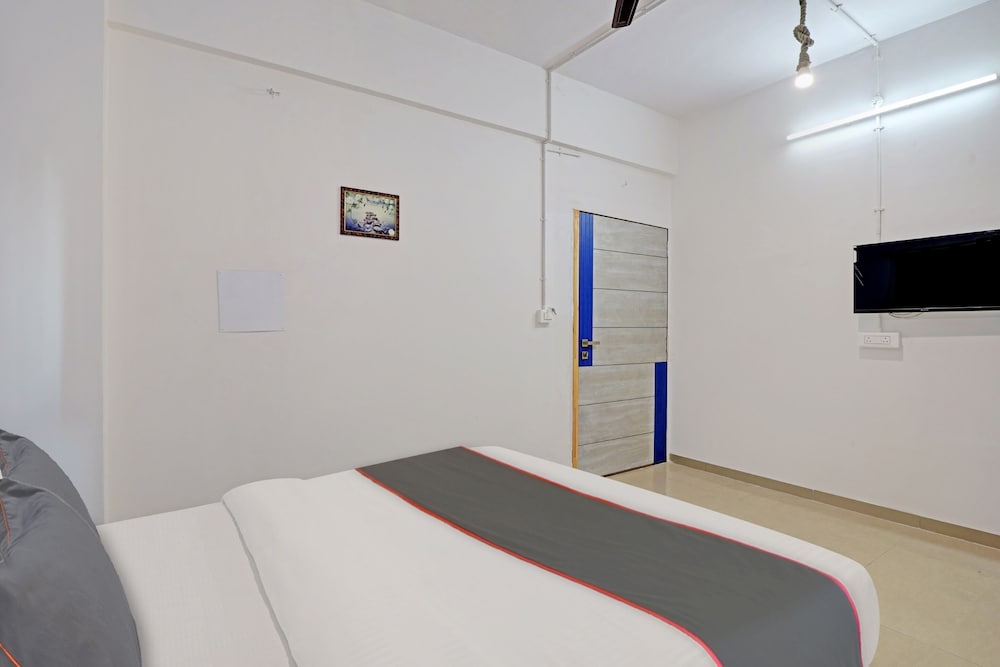 Hotel Solitaire Luxurious AC Rooms Surat