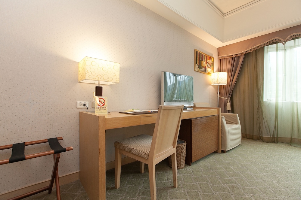 Hoya Hot Springs Resort & Spa