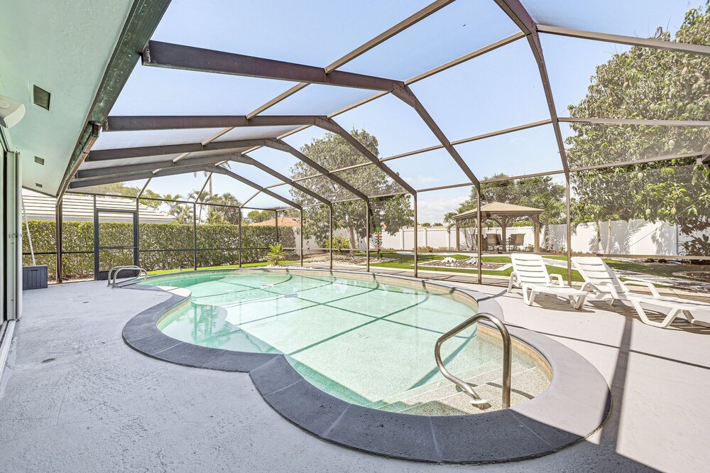 Outdoor Oasis: Marco Island Home Near Beaches