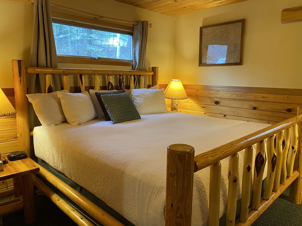 Gunflint Lodge & Outfitters