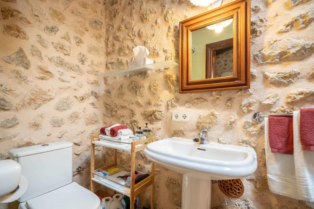 CAN Pulit - Finca rom Ntica Para 2 con Piscina y Vistas en Selva Mallorca