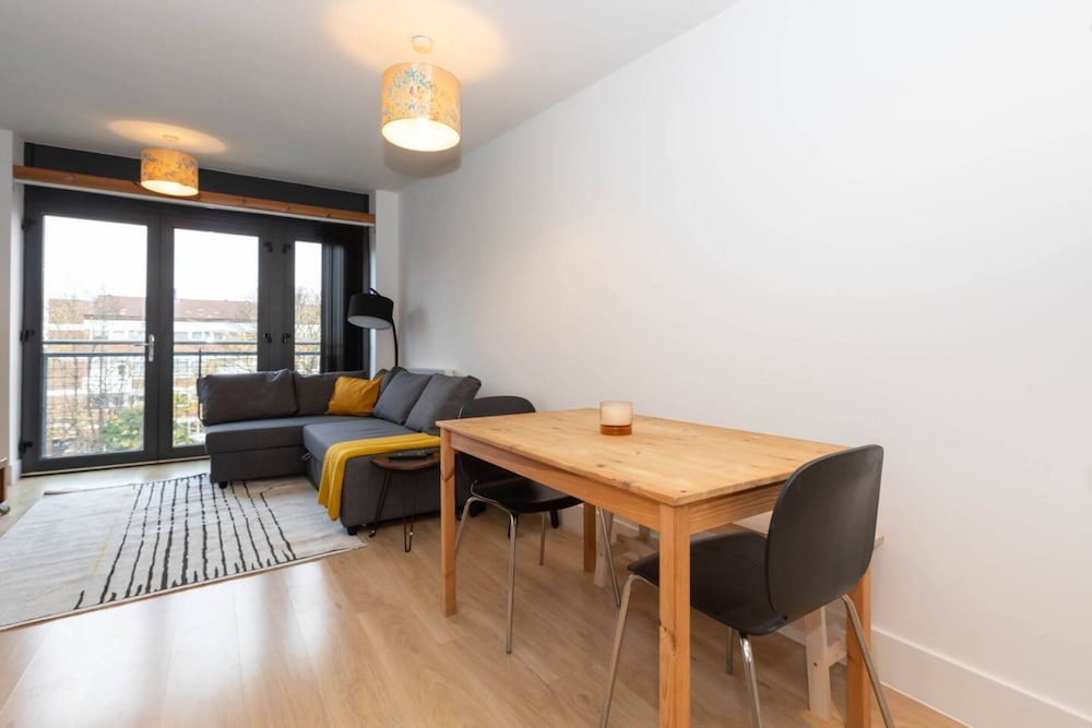 Lovely 1 Bedroom Flat Overlooking Canal in Hackney