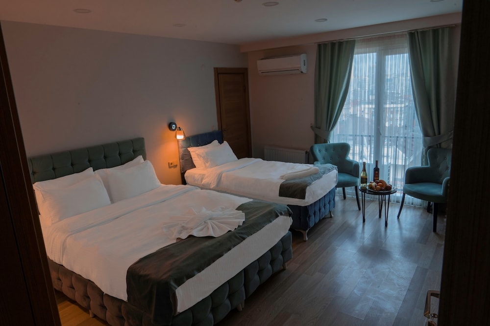 Loss Hotel - Image 45