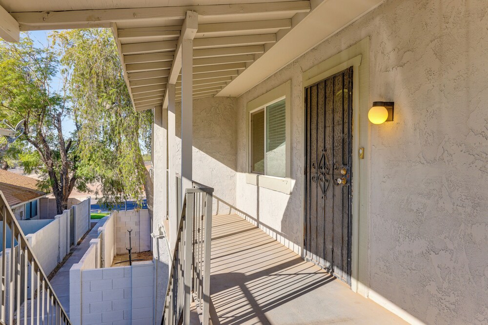 Community Pool: Scottsdale Condo 2 Mi to ASU