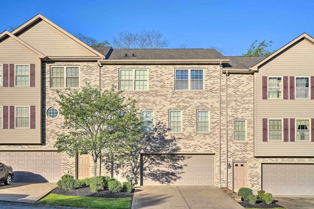 Pittsburgh Vacations - Family-friendly Townhome: 16 Mi to Pittsburgh! - Property Image 1