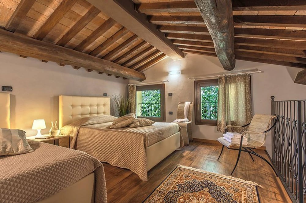Casale Degli Ulivi 12 by Marche Holiday Villas