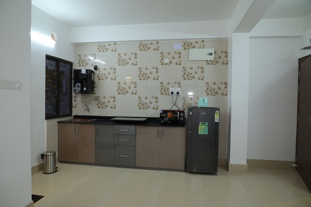 Aashhiana Guest House Entire 2BHK Service Apartments, Kolkata