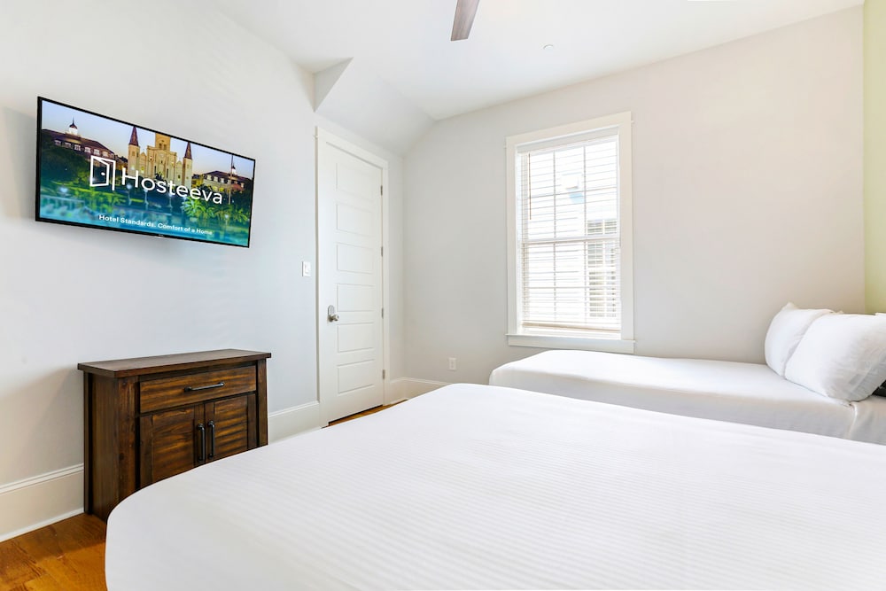 New Orleans Vacations - Stunning 4 5 BRs w Pool by Hosteeva - Property Image 23