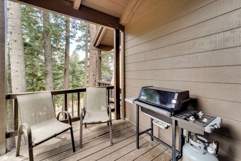 1 Mi to Northstar Skiing: Cozy Pet-friendly Condo! view 3