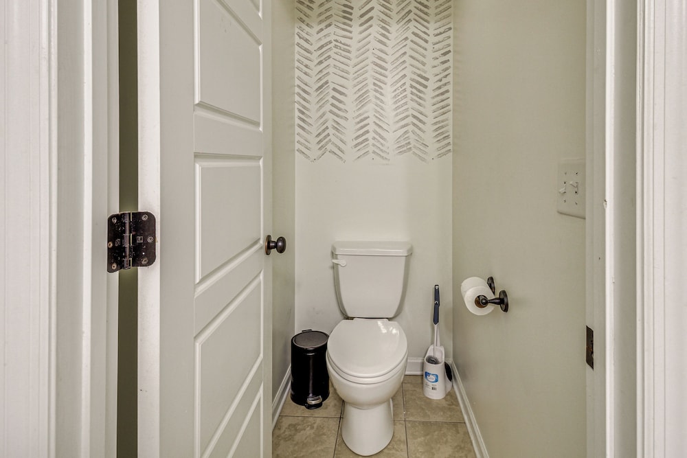 13 Mi to Chattanooga: Family Home w/ Backyard!