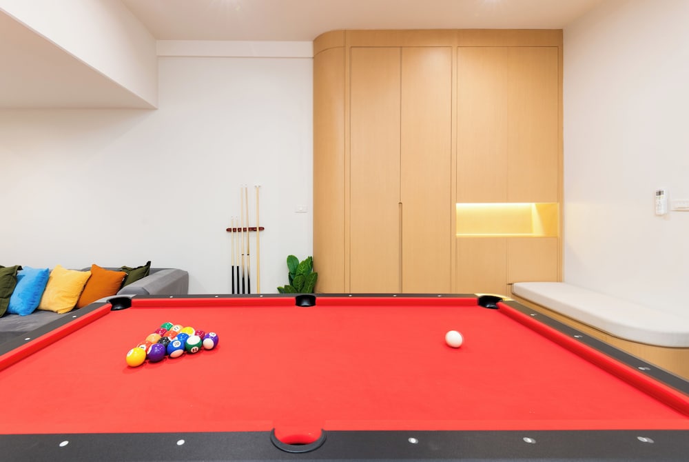 Luxury 5BR Poolhouse & Theater - 2mins to BTS