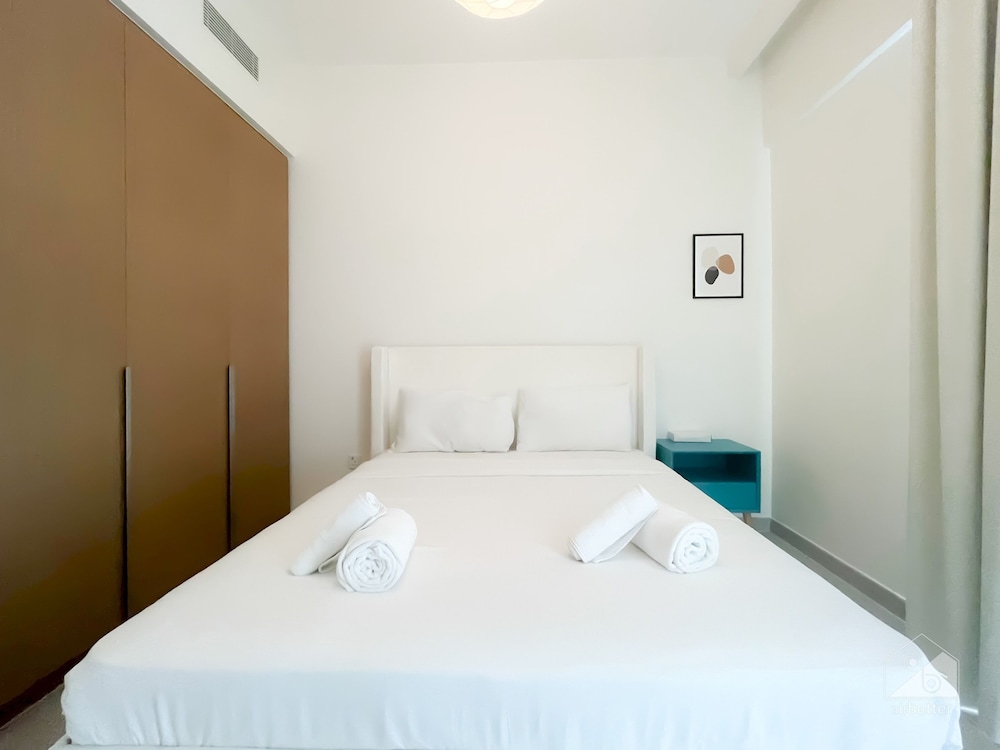 Creek Beach Dubai to Stunning 2B Apt with Balcony in Dubai Creek Harbour