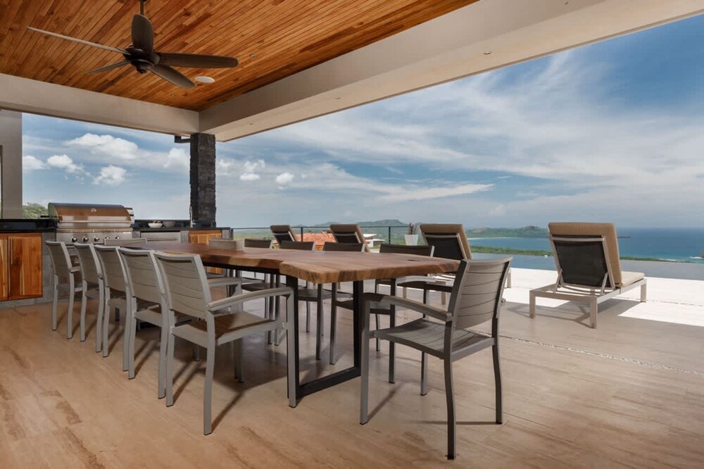 w Breathtaking 9BR Villa in Costa Rica