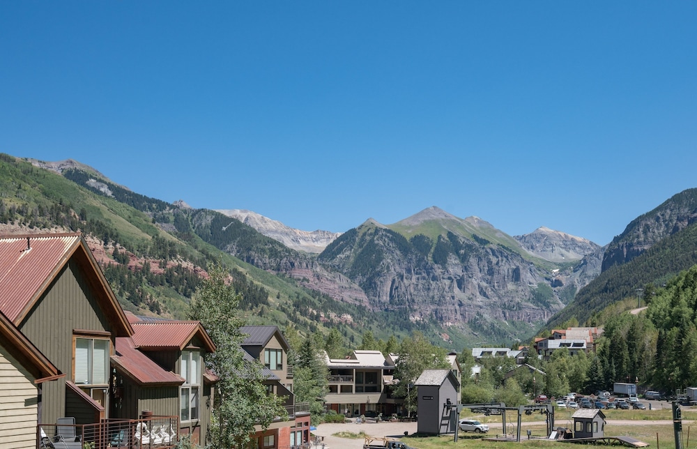 Etta Place Too 113 by Avantstay Close to Town The Slopes In Complex w Communal Pool Hot Tub
