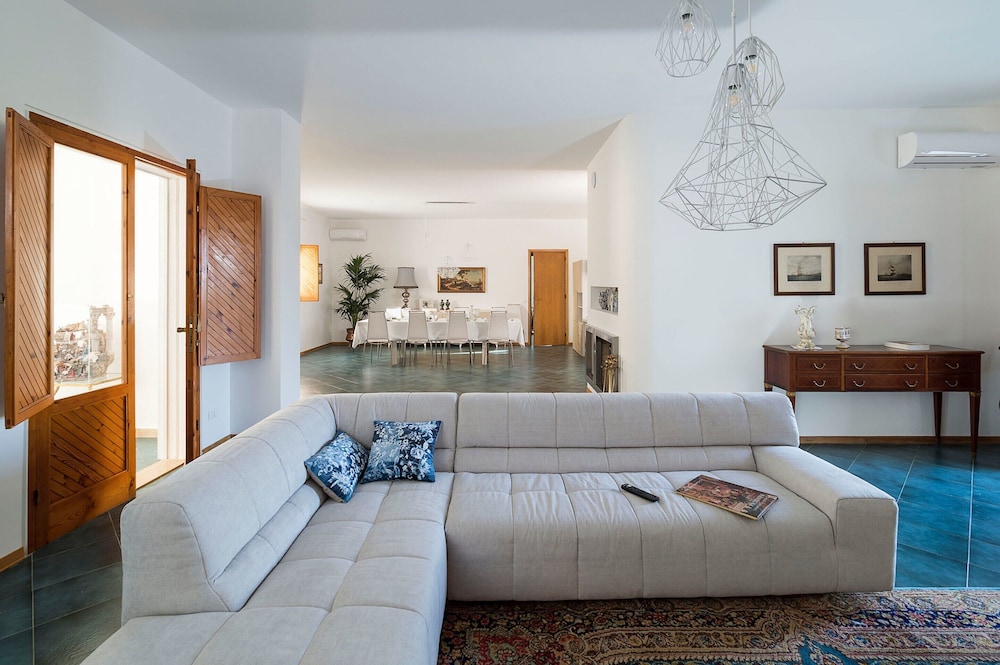 Villa in Trapani With Private Pool & Near Sea