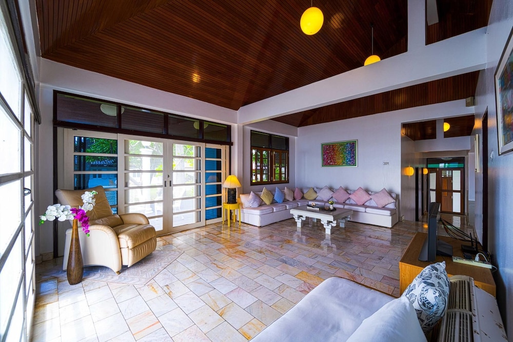 Oceanfront 6 Bedroom Twin Villas OV6