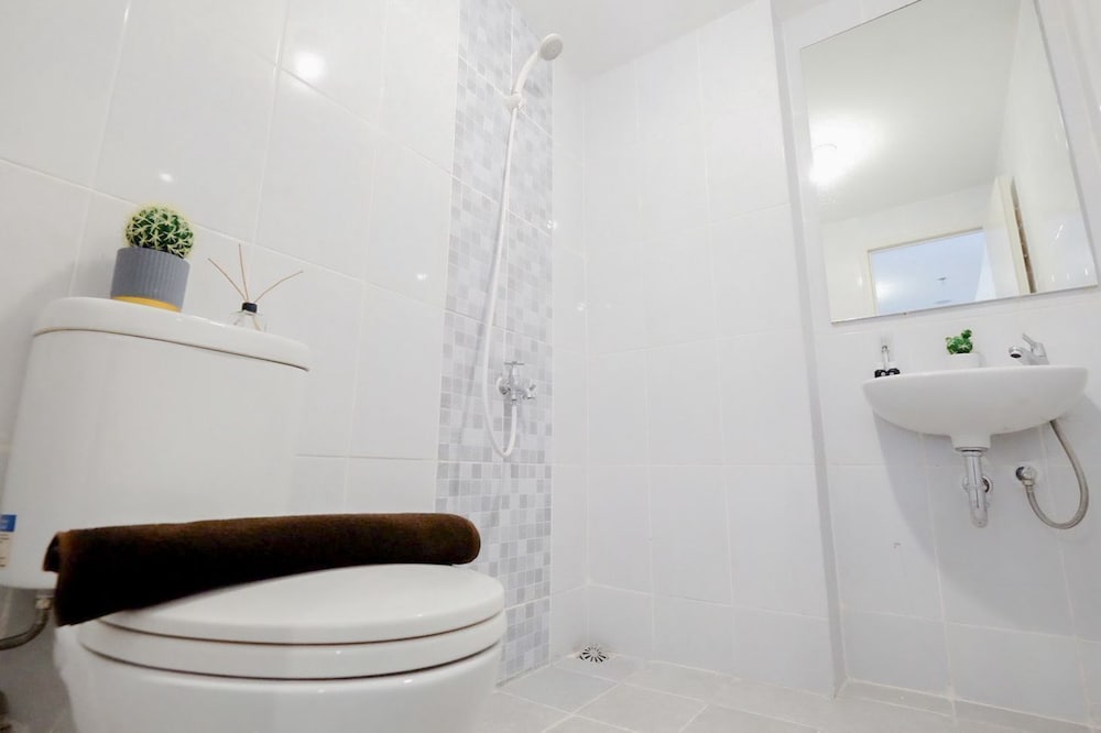 Blue Accent Minimalist 2Br At Tokyo Riverside Pik 2 Apartment