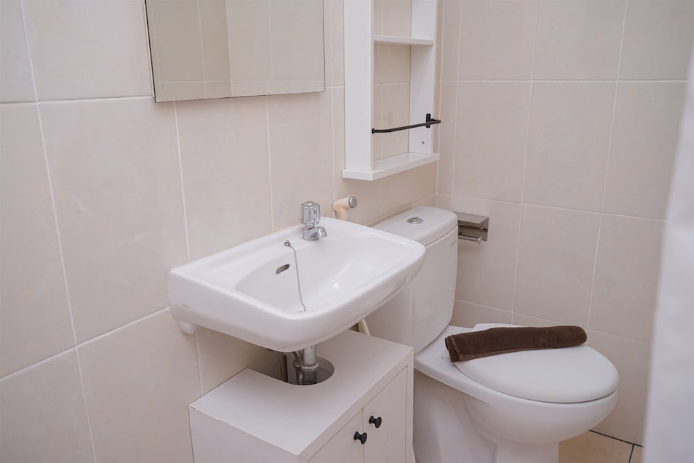 Warm Studio Apartment M-Town Residence
