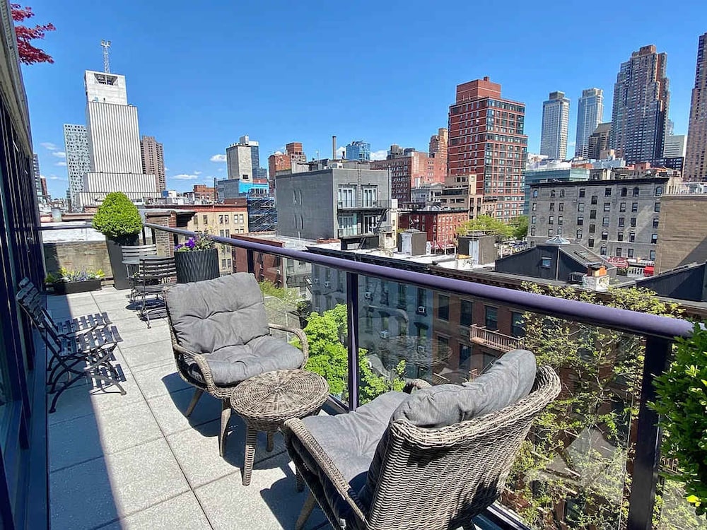 Vesper Court by Rove Duplex PH w Hot Tub Roof