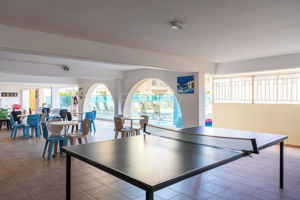 Quint - 2-Bedroom Apt & Pool in Protaras