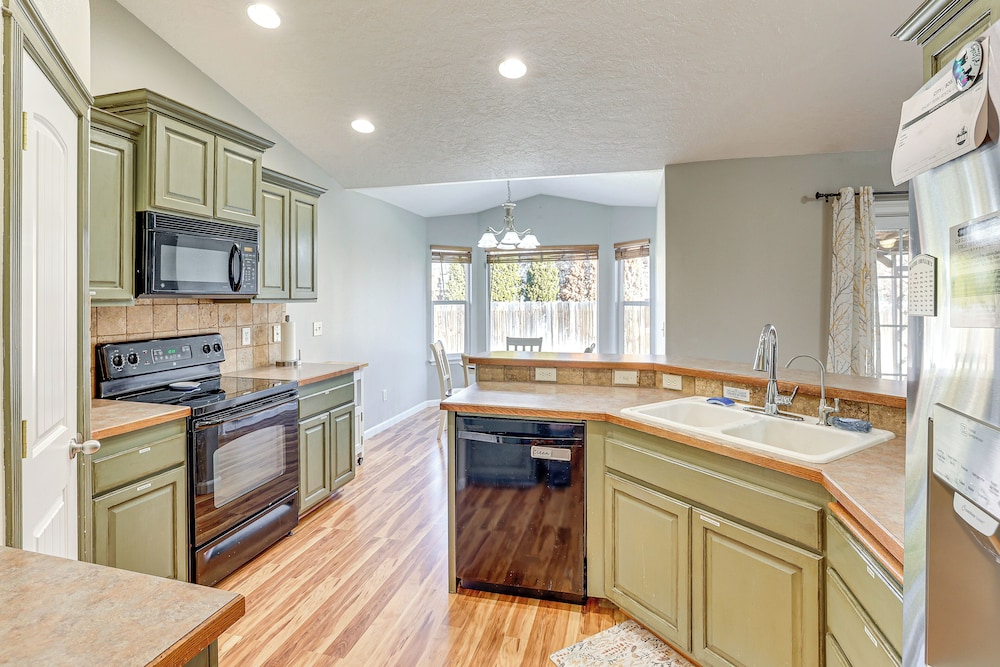 1 Mi to Boise Towne Square: Home w/ Patio!